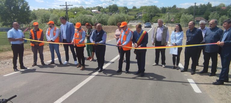FOTO, VIDEO Drumarii de la Viacons Rutier Huși nu se dezmint! Drumuri impecabile, europene, predate comunității din Dimitrie Cantemir!