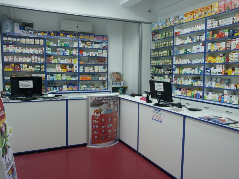 Trei boschetari, din Vaslui și Bârlad, au dat spargeri la o farmacie și o benzinărie! Hoții furau cosmetice și electronice!