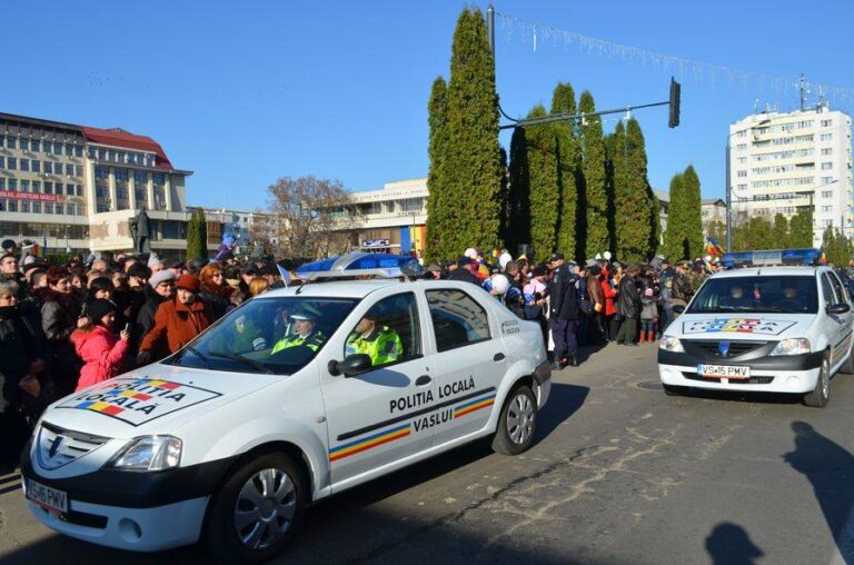 Cum l-au dibuit polițiștii locali din Vaslui pe un șmecher, care circula cu mașina, deși avea permisul suspendat!