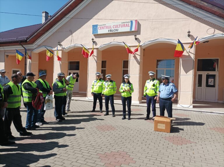 NU mai circulați aiurea cu căruțele, pe drumurile din județul Vaslui! Acțiuni preventive, cu copiii și adulții din comuna Fălciu!
