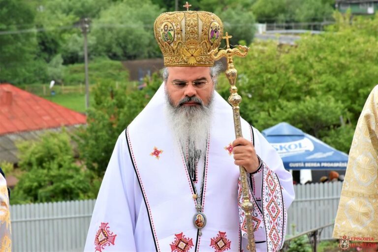 PreaSfințitul Episcop Ignatie, la sfințirea unei biserici din Urlați: ”Nu vedem esența lucrurilor. Judecăm, calomniem și batjocorim foarte ușor”