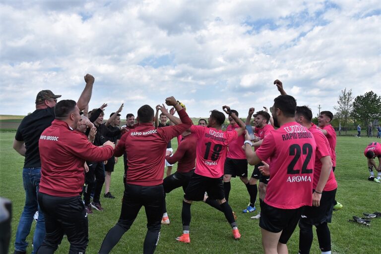 Ei sunt noii CAMPIONI JUDEȚENI la fotbal! Felicitări, Rapid Brodoc!