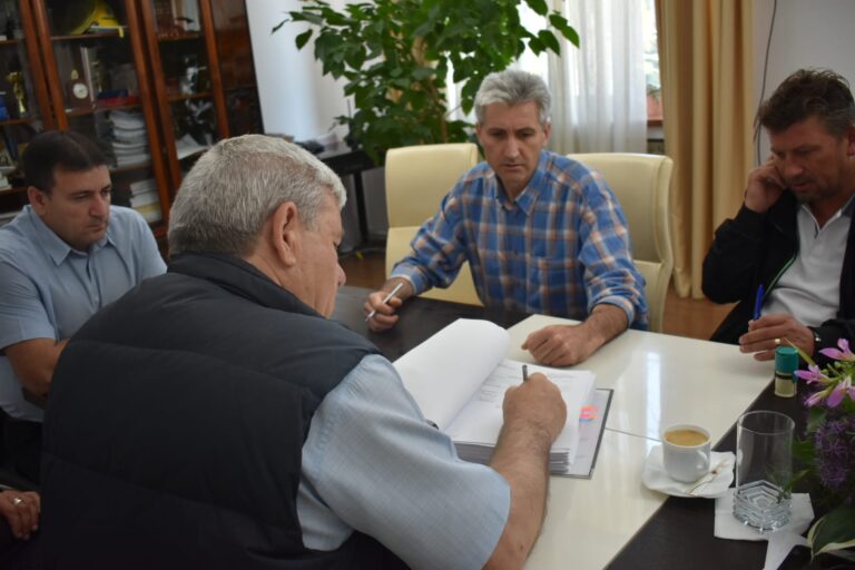 Nomis 2003 a semnat documentele pentru proiectul-gigant al Bârladului! Linii noi de autobuze, străzi asfaltate în tot orașul!