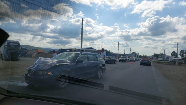 FOTO, VIDEO Bolid BMW spulberat la intrarea în Vaslui, în această seară!