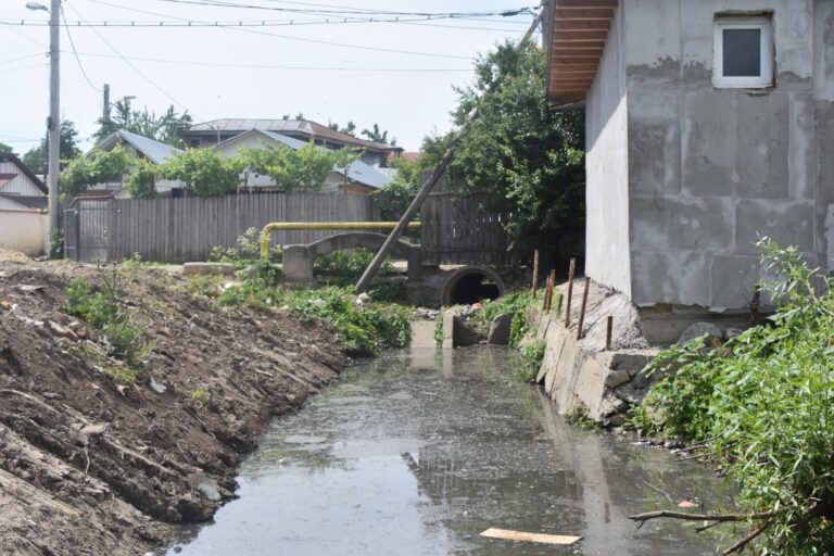 Alertă la Bârlad! Decolmatarea canalelor pline de mizerii, blocată de persoane rău-voitoare!