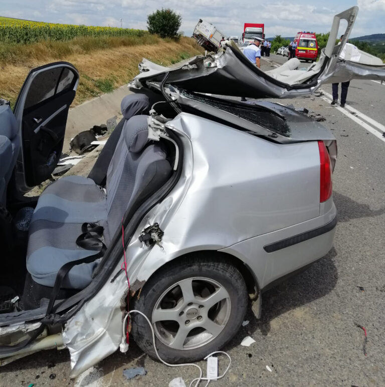 Accident extrem de GRAV pe DE581, luni după-amiază! O persoană a murit!