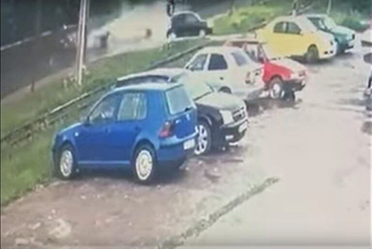Accident CUMPLIT surprins de camerele de supraveghere, în județul vecin, Neamț! Este un drum străbătut des de șoferii vasluieni!