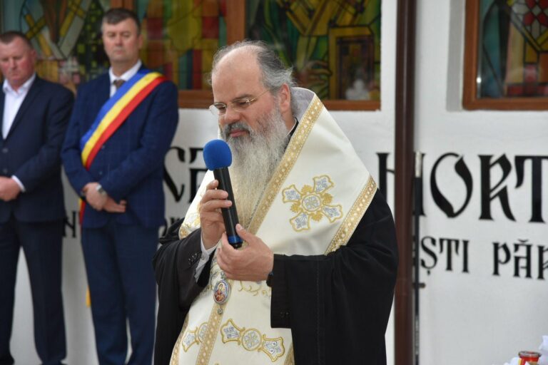 PreaSfințitul Ignatie a sfințit noua capelă a bisericii din Munteni de Jos! Iată ce le-a transmis Episcopul Hușilor, credincioșilor de aici!