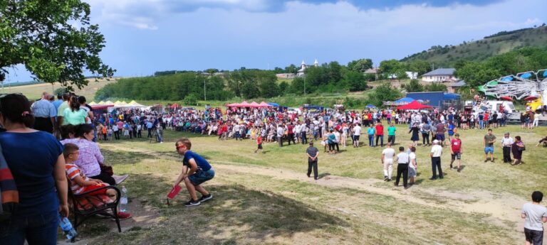 Bravo, roșieșteni, ați știut să vă distrați frumos la Ziua Comunei! Felicitări, primarului Florin Anea și CL Roșiești, pentru organizare!
