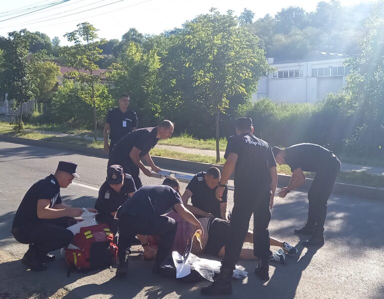 Un bărbat de 32 de ani a suferit un accident grav în fața sediului ISU Vaslui! Salvat de pompierii militari!