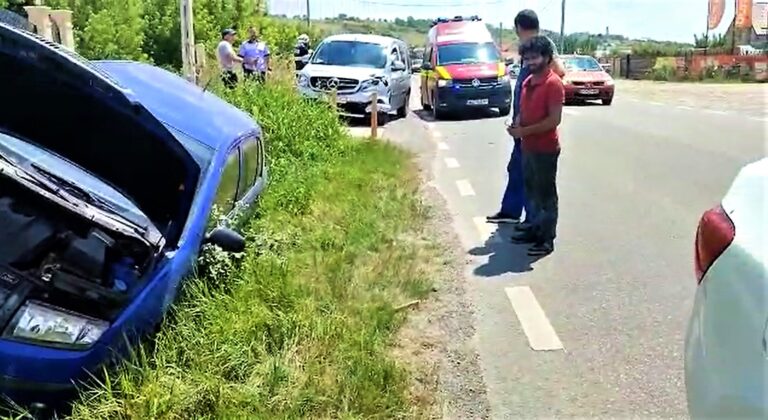 VIDEO Accident, sâmbătă după-amiază, la Cișmeaua Moldovencei! Două persoane au fost rănite!