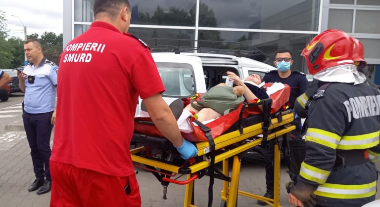 Accident în municipiul Vaslui, doi șoferi au ajuns la spital, după o manevră de amatori! „Șoferie, te halesc”, a glumit un martor ocular!