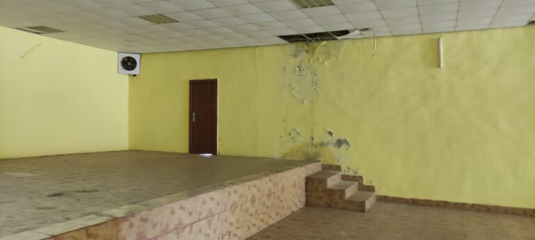 După 22 de ani!, Primăria Stănilești reintră în posesia Căminului Cultural! Sub ”patronajul” unei firme private, care l-a concesionat pe 49 de ani, spațiul a ajuns o ruină!