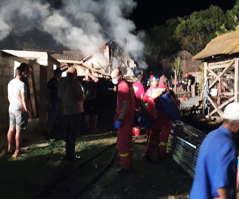 Opt incendii și 116 cazuri medicale, la care au intervenit salvatorii vasluieni, în perioada sărbătorilor Noului An