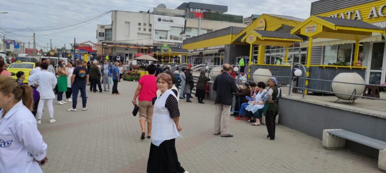 Polițiștii vasluieni au prins un hoț de telefoane, din Piața Traian! Femeie din Muntenii de Sus, țepuită!