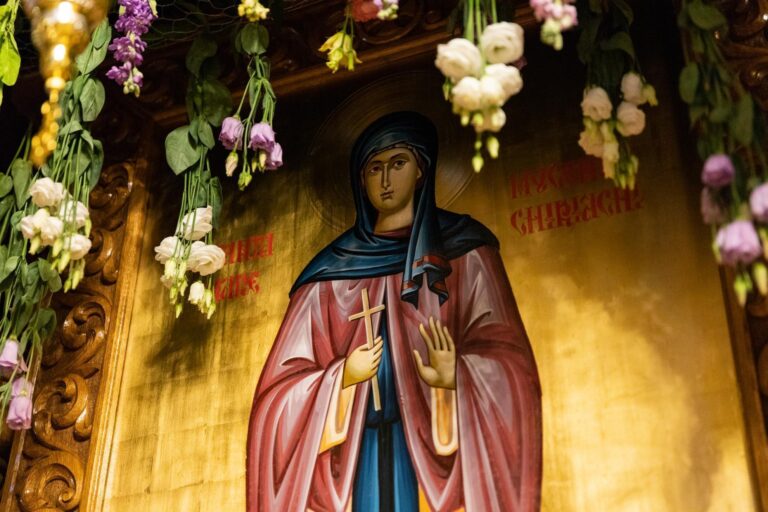 Credincioșii din Episcopia Hușilor sunt așteptați, miercuri  după-amiază, în municipiul Huși, la procesiunea cu moaștele Sfintei Mari Mucenițe Chiriachi