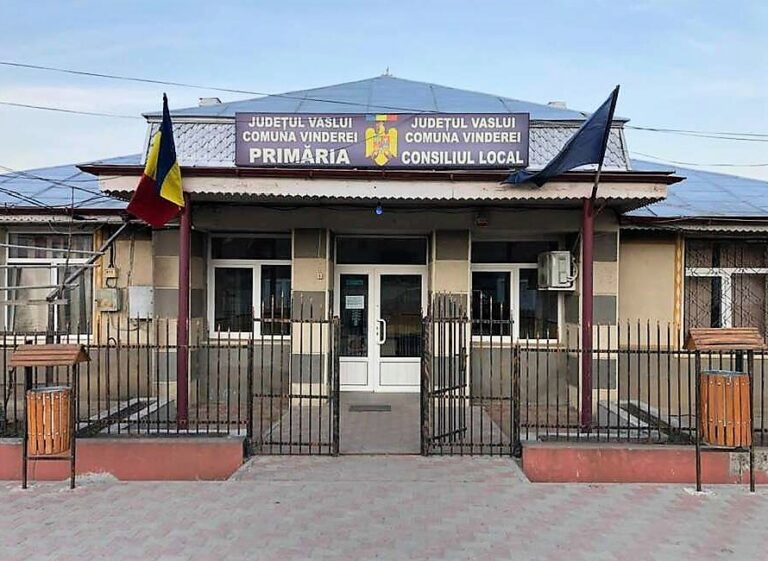Ședință tensionată, marți, la sediul primăriei Vinderei. Primar Ionuț Ghiur: ”Nu semnați nimic! Vor să rezilieze actualele contracte!”