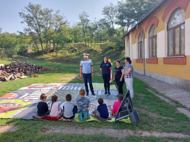 Polițiștii vasluieni, în mijlocul copiilor din Gherghești și Vutcani! Fără violență în școli, conflictele trebuie rezolvate pe cale pașnică, au spus cadrele IPJ Vaslui