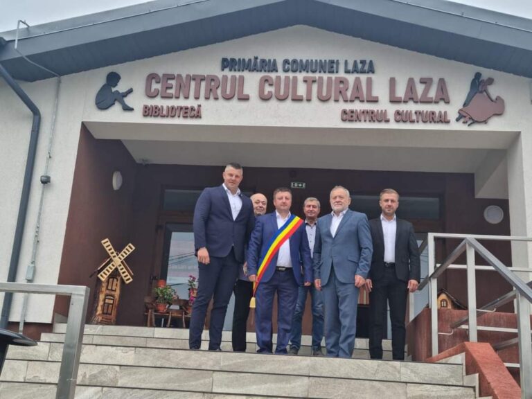 Președintele CJ Vaslui, Dumitru Buzatu, și deputatul Eduard Popica au deschis un important simpozion în comuna Laza! „Sunt locurile copilăriei mele”, spune deputatul Popica