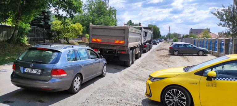 Coadă de peste 1 km la intrarea în Vaslui dinspre Iași! Poliția locală dirijează traficul!