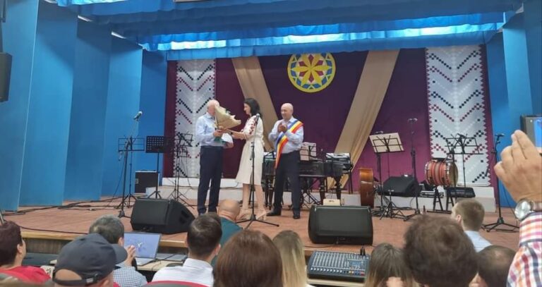 Ing. Ioan Ciomaga, managerul general al Viacons Rutier Huși, este cetățean de onoare al comunei Pădureni! Eveniment memorabil!