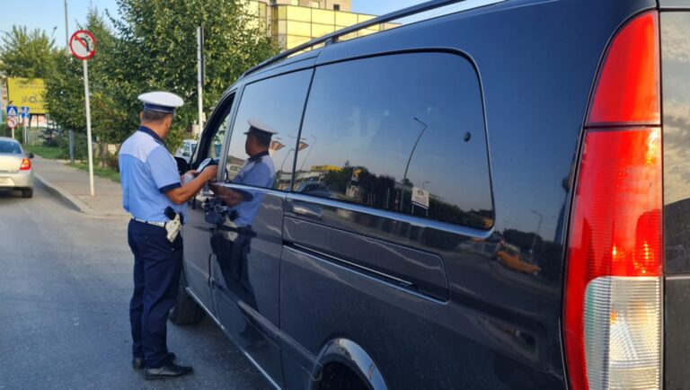 Avertisment pentru șoferii vitezomani! Ar putea rămâne și fără mașină, și fără permis!