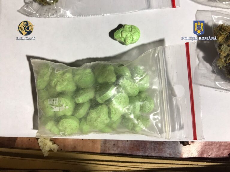 VIDEO, FOTO Captură de droguri la Bârlad! Lovitură dură pentru consumatorii de droguri din județul Vaslui!