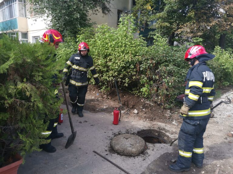 Fum negru pe strada principală a Bârladului! Specialiștii de la EON spun că s-au produs scurtcircuite în subteran!