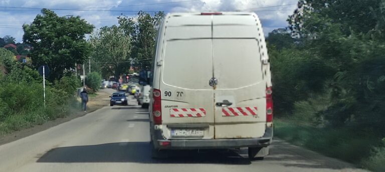 Dacă veniți din Zona Industrială a Vasluiului, evitați intrarea de la depozitele Leguvas! Veți astepta zeci de minute!