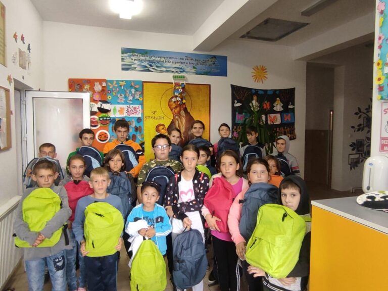 Sunt cei mai fericiți copii din județul Vaslui! Episcopia Hușilor le-a făcut o mare surpriză!