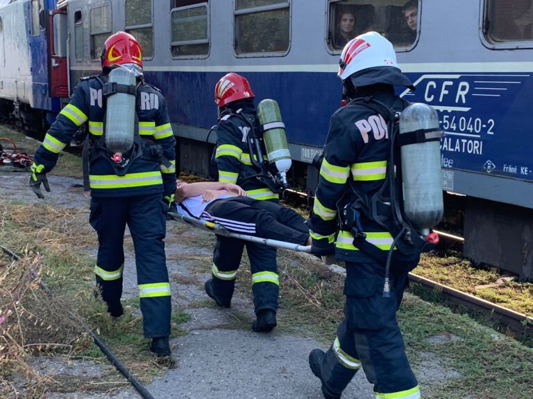 FOTO, VIDEO Coliziune între două trenuri, răniți, hoți prinși în flagrant, Plan Roșu de Intervenție în gara Bârlad! Scenariu apocaliptic, prefectul județului Vaslui a coordonat acțiunile de salvare!