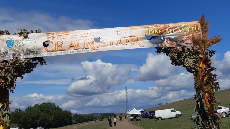 A început Festivalul Ceaunelor, la Bârlad, evenimentul culinar al toamnei! Vasluieni, poftiți la ceaunele cu bunătăți, vă așteaptă mâncăruri delicioase!
