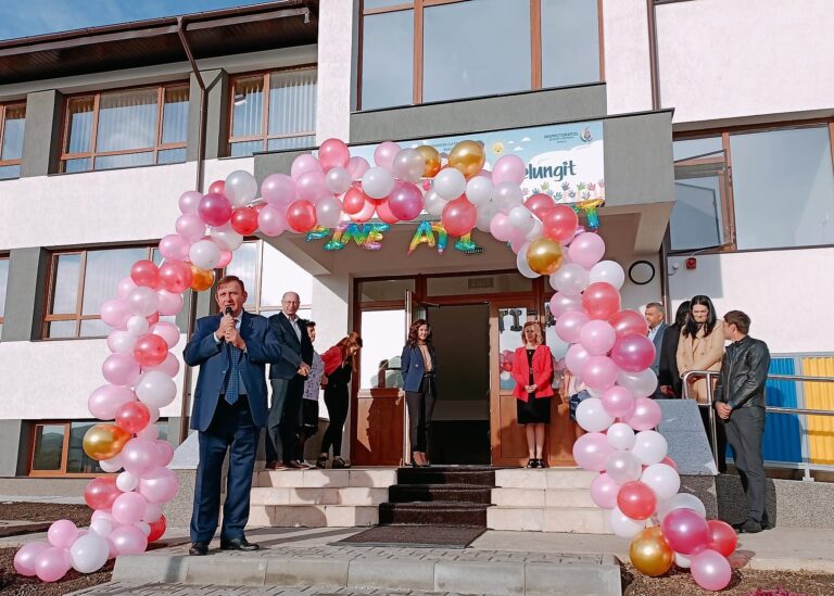 Vasluienii au o nouă grădiniță, modernă, luminoasă, europeană! Primarul Pavăl a fost la inaugurare!