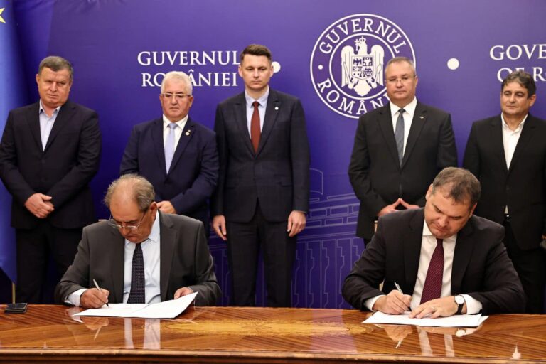 Vestea așteptată de TOȚI hușenii! Primarul Ioan Ciupilan a semnat, joi seara, contractul de finanțare pentru un important obiectiv din oraș!