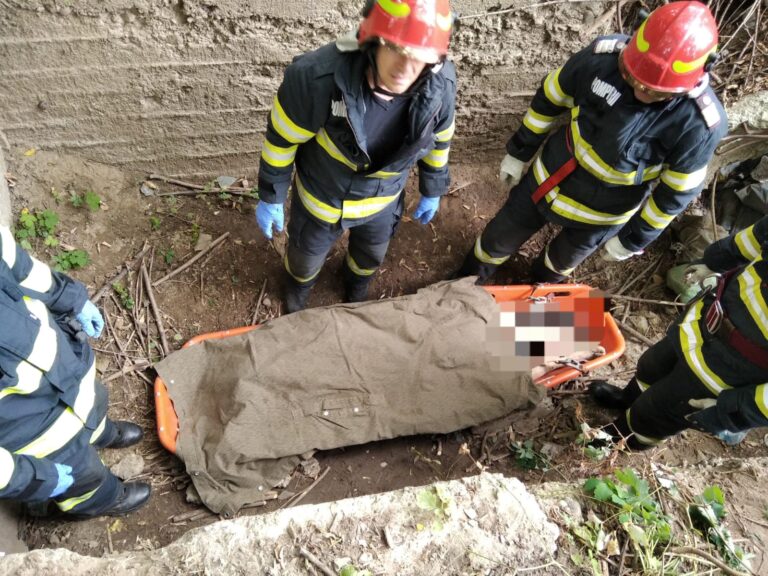 MOARTE suspectă într-un cartier mărginaș al Vasluiului! Bărbat găsit mort într-un canal! Avea 64 de ani, anunță ISU Vaslui