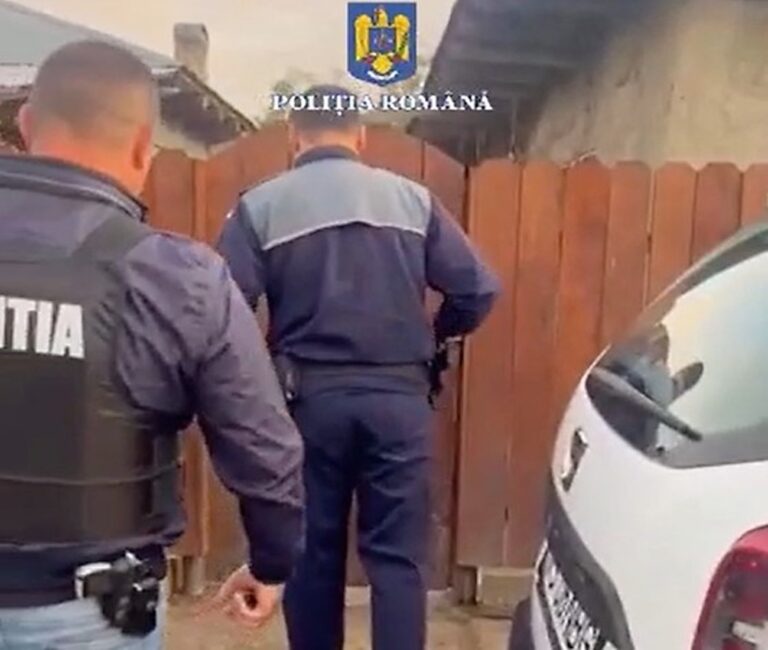 O gașcă de hoți din Bârlad, săltată de mascați, duminică dimineață! Percheziții la mai multe familii din oraș!