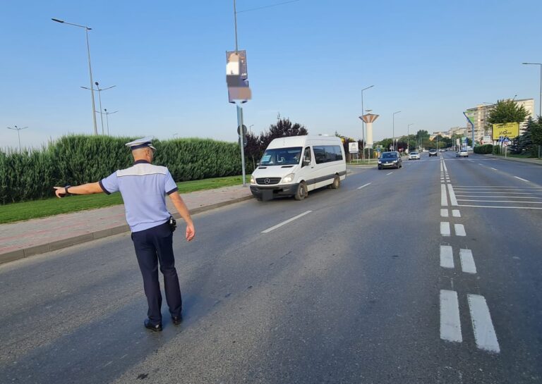 Poliția Rutieră Negrești a prins un tânăr din Costești, care ”zbura” cu aproape 140 km/oră