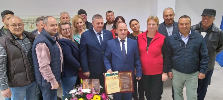 FOTO, VIDEO Surpriză maximă pentru primarul comunei Ivănești, de ziua sa! Edilul Vasile Novac, reacție emoționantă!