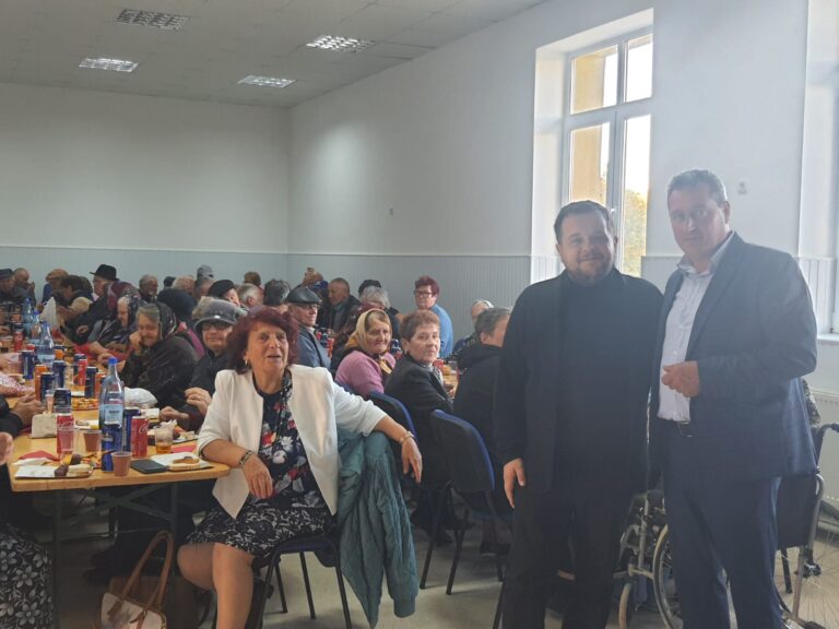 Surpriză totală la sărbătoarea persoanelor vârstnice, în comuna Ștefan cel Mare! Seniorii au cerut ca Tudor Buzatu să fie noul președinte județean al PSD! „Îl vom sprijini pentru Parlament”, au spus pensionarii