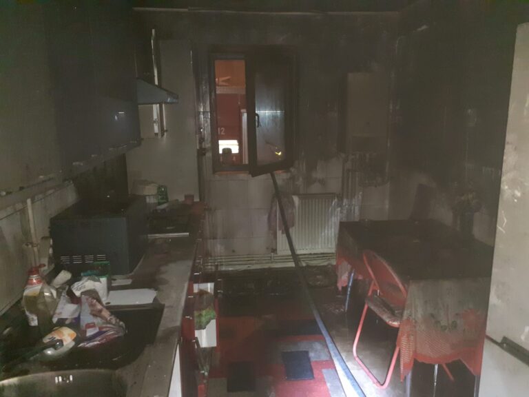 FOTO, VIDEO Incendiu, noaptea trecută, la Bârlad! Nu au fost victime, anunță ISU Vaslui