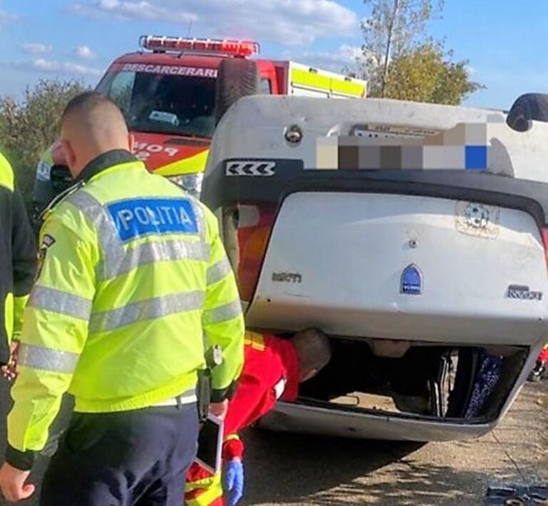 Accident grav ACUM la Solești! O mașină a intrat într-un cap de pod, sunt două victime!