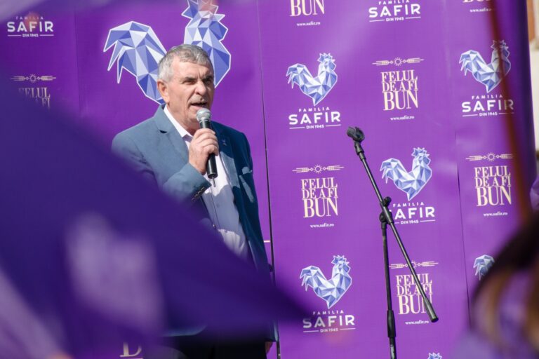 Brandul Familia Safir a ajuns la Paris! Puii din fermele Safir, live pe ecranele din Europa! Felul de a fi bun!