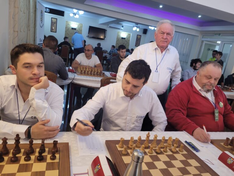Vasluieni, fiți mândri de șahiștii-campioni de la CS Sergentul Radical Grup! Sunt pe PRIMUL loc, au spulberat toate echipele întâlnite la Amara!