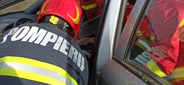 Accident ACUM in apropiere de Huși! Un Matiz s-a izbit de un autobuz cu șase persoane la bord!