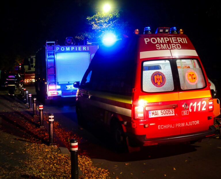 BREAKING NEWS Accident la Huși, pe bulevardul principal al orașului! O femeie a fost lovită pe trecerea de pietoni!