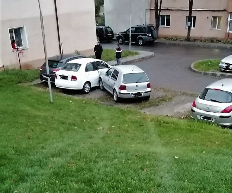 POZA VASLUIANUL: Cum să parchezi tocmai… în cea de-a doua mașină de-a ta?