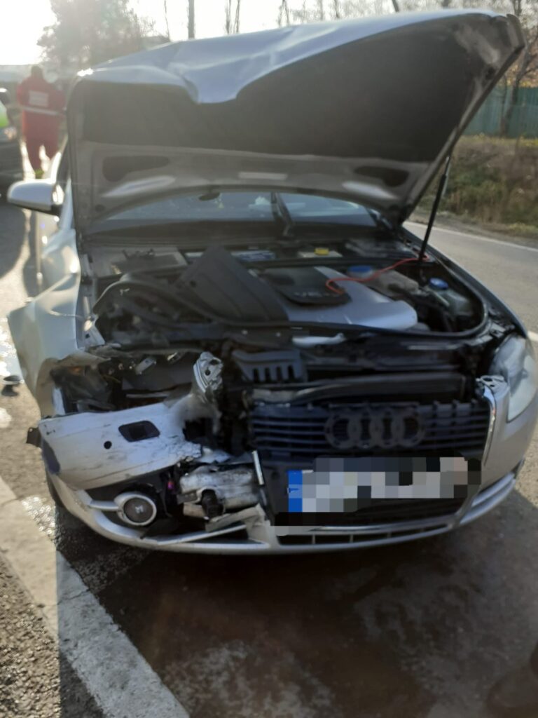 BREAKING NEWS Accident pe DE 581, în zona Strâmtura! Două Audi s-au izbit frontal, sunt opt victime! Două persoane au nevoie de îngrijiri medicale! 3 accident stramtura