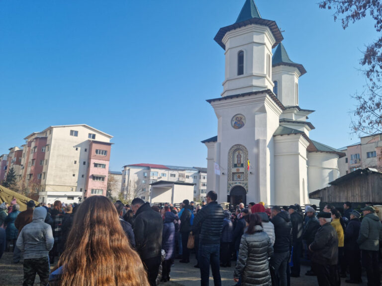 A fost sfințită Biserica „Sfinții Apostoli Petru și Pavel” și „Sfântul Grigorie Palama”, din municipiul Bârlad! ”Acest sfânt lăcaș va deveni unul emblematic pentru municipiul Bârlad”, a spus Dumitru Buzatu, președintele CJ Vaslui