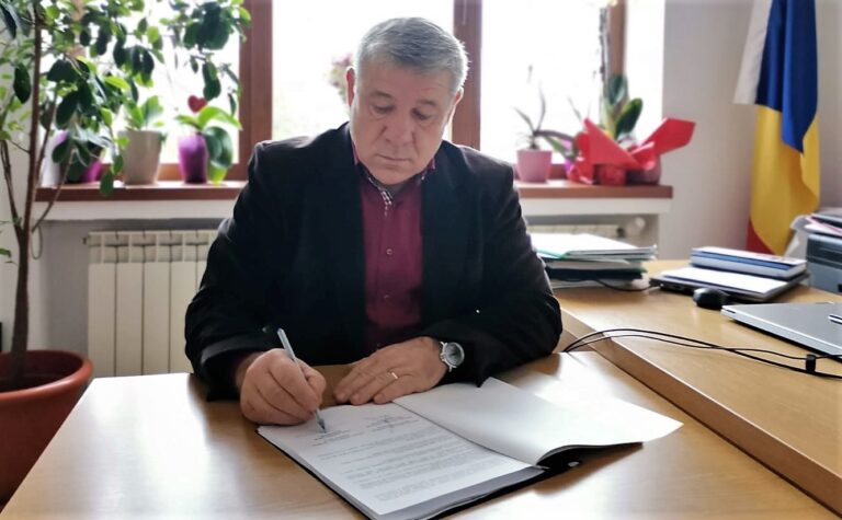 Linie de autobuze electrice, între Bârlad și Zorleni! Primarul Dumitru Boroș a semnat contractul de finanțare! Moment istoric pentru bârlădeni!