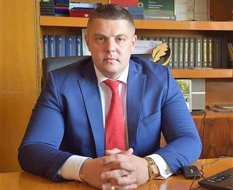 A fost cel mai tânăr prefect din țară și a făcut un gest unic în administrația locală! Trei ani de la demisia din funcția de prefect a lui Eduard Popica!